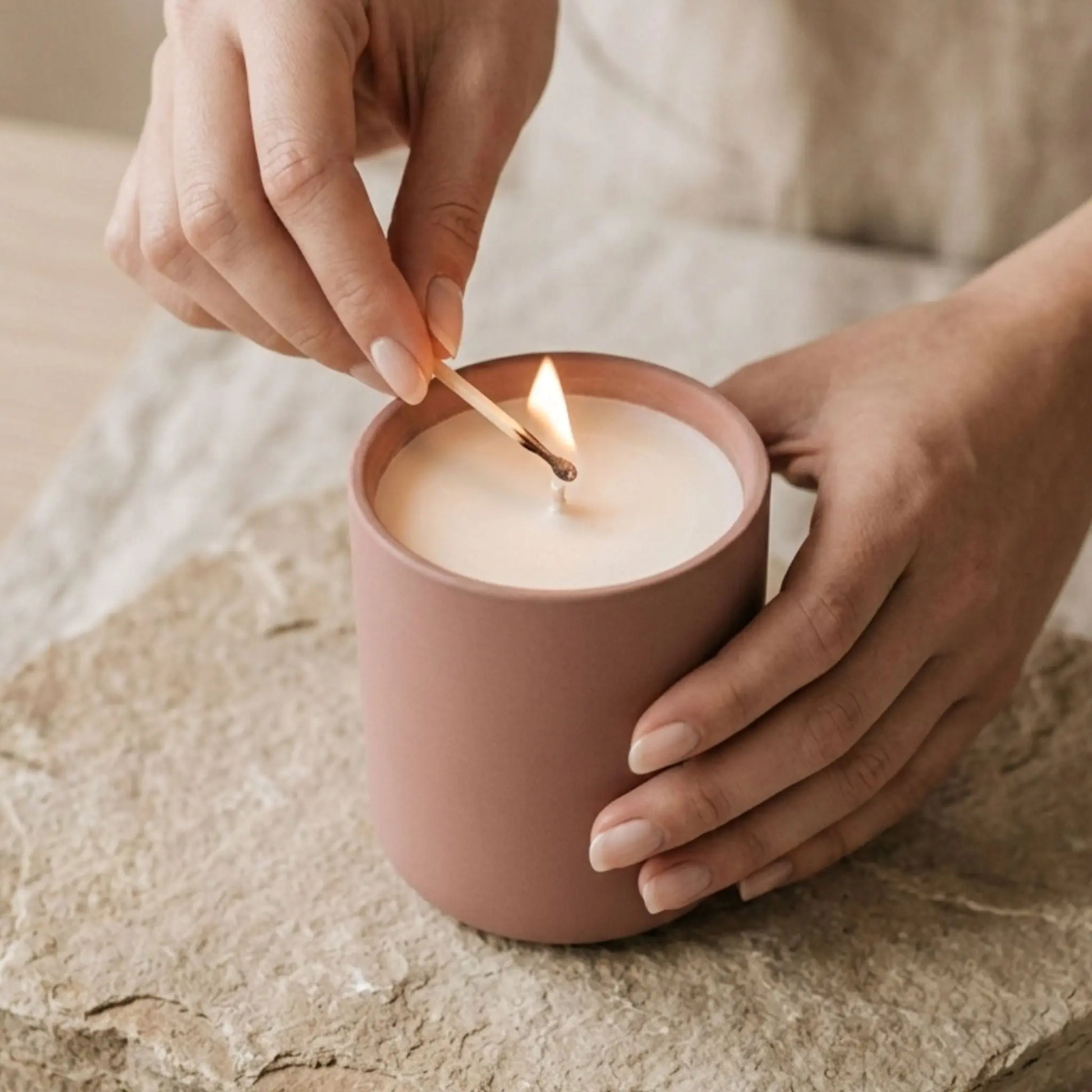 English rose scented candle, pink ceramic jar, luxury candle, front view, summer fragrance, smell good candles

